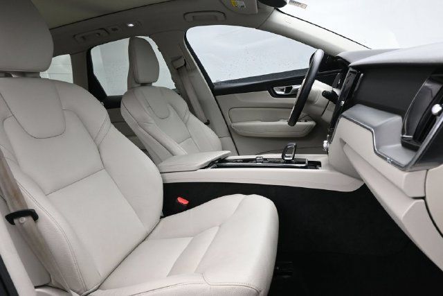Used 2024 Volvo XC60 B5 Core w/ Protection Package Premier AWD/4WD image 31
