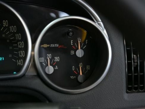 Used 2005 Chevrolet SSR w/ Preferred Equipment Group RWD image 49
