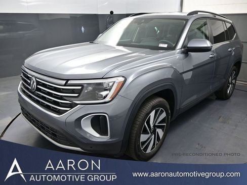 Used 2025 Volkswagen Atlas SE image 1