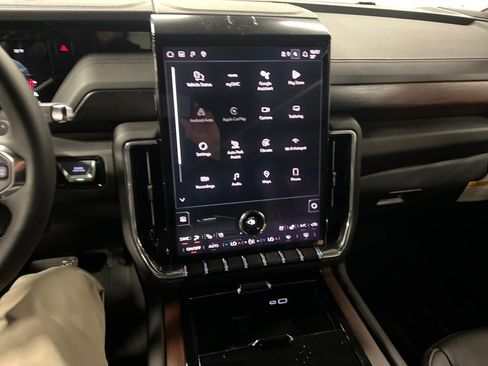 New 2026 GMC Yukon XL Denali w/ Denali Reserve Package image 23