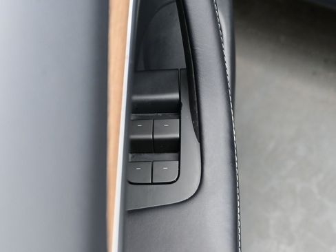 Used 2023 Tesla Model 3 Standard Range image 10