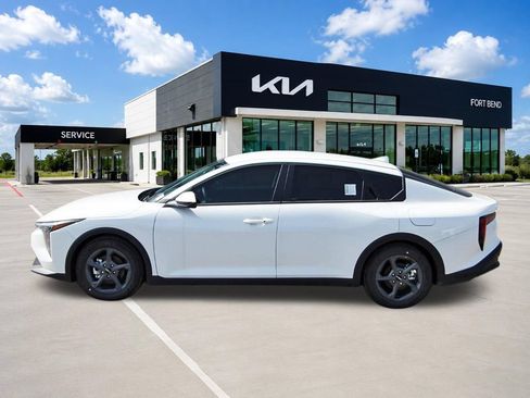 New 2026 Kia K4 FWD image 2