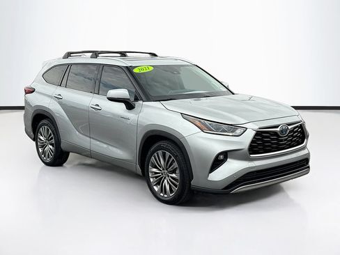 Used 2021 Toyota Highlander Platinum FWD image 3