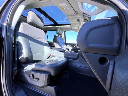 Used 2025 Ford Expedition Active image 16