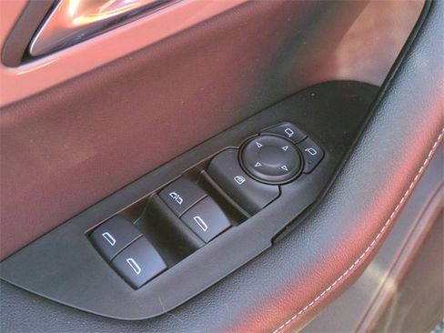 Used 2025 Chevrolet Blazer LT image 13