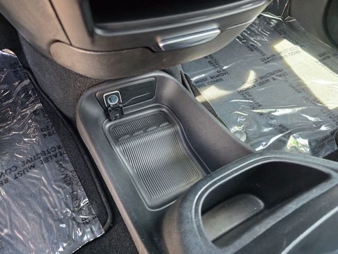 Used 2025 Chrysler Pacifica Select FWD image 24