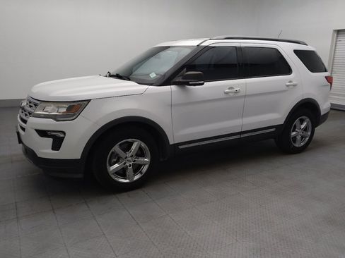 Used 2019 Ford Explorer XLT w/ Equipment Group 201A FWD image 2