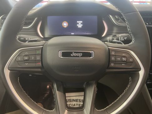 New 2025 Jeep Grand Cherokee 4WD image 8