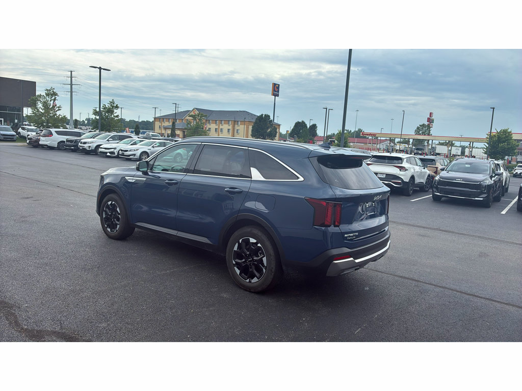 Used 2025 Kia Sorento S FWD image 5