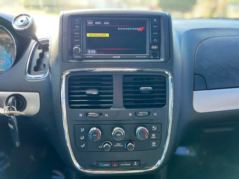Used 2014 Dodge Grand Caravan SXT w/ UConnect Hands-Free Group FWD image 20