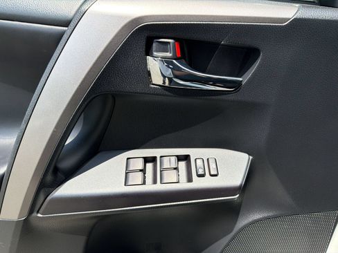 Used 2018 Toyota RAV4 XLE AWD/4WD image 13