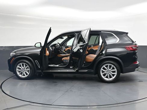 Used 2023 BMW X5 xDrive40i w/ Premium Package AWD/4WD image 34