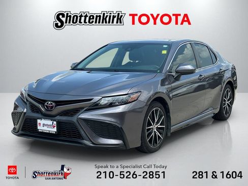 Used 2021 Toyota Camry SE FWD image 1