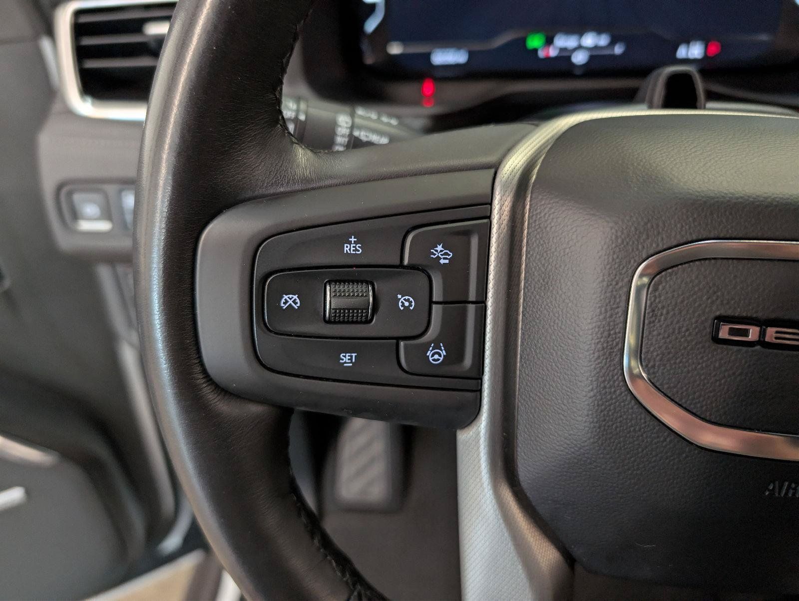 Used 2023 GMC Yukon Denali w/ Advanced Technology Package AWD/4WD image 22