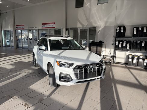 Used 2021 Audi Q5 Premium Plus image 3