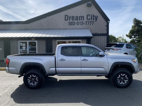 Used 2018 Toyota Tacoma TRD Off-Road AWD/4WD image 5