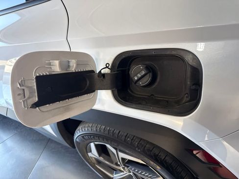 Used 2024 Hyundai Tucson Limited AWD/4WD image 11