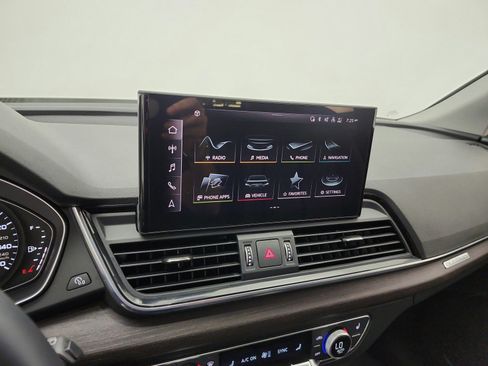 Used 2023 Audi Q5 2.0T Premium w/ Convenience Package AWD/4WD image 13