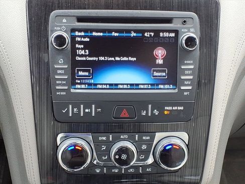 Used 2017 Chevrolet Traverse Premier image 6