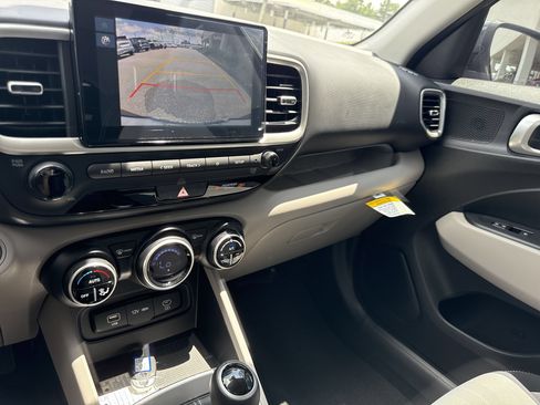 Certified 2025 Hyundai Venue SEL FWD image 9