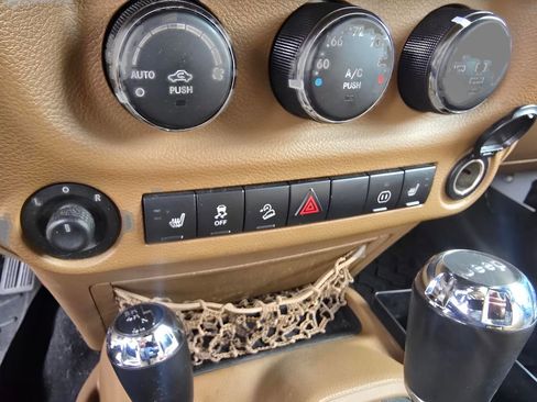 Used 2012 Jeep Wrangler Unlimited Sahara w/ Connectivity Group image 19