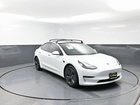 Used 2022 Tesla Model 3 Standard Range image 9