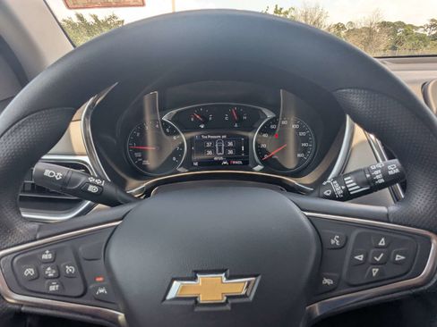 Used 2024 Chevrolet Equinox LT FWD image 30