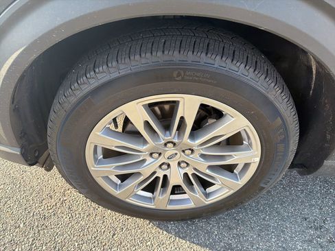 Used 2025 Ford Explorer Platinum image 11