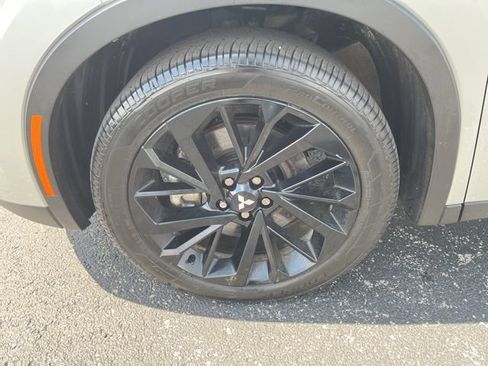 Used 2025 Mitsubishi Outlander 4WD Plug-In Hybrid image 17