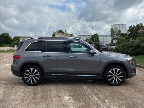 Used 2023 Mercedes-Benz GLB 250 4MATIC w/ Premium Package image 5