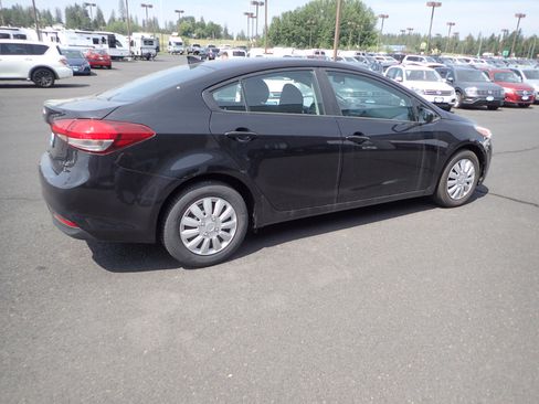 Used 2017 Kia Forte LX image 5