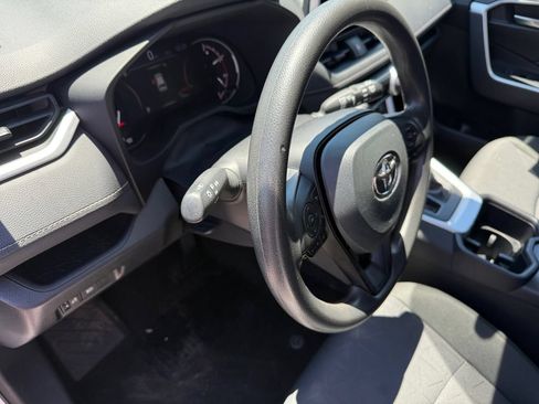 Used 2025 Toyota RAV4 XLE FWD image 28
