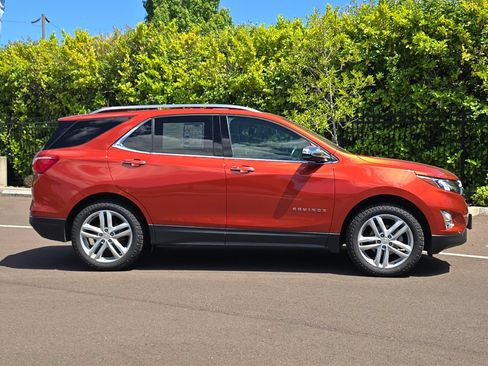 Used 2020 Chevrolet Equinox Premier AWD/4WD image 3