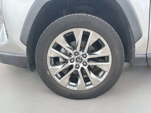 Used 2020 Toyota RAV4 XLE Premium image 39