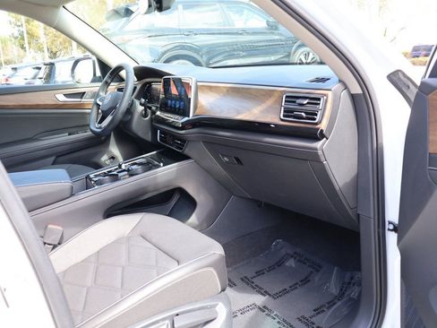 Used 2024 Volkswagen Atlas SE image 29