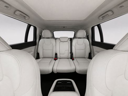 Used 2016 Volvo XC90 T6 Momentum w/ Momentum Plus Package AWD/4WD image 13