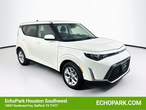 Used 2025 Kia Soul LX w/ LX Technology Package FWD image 1