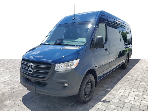 Used 2026 Mercedes-Benz Sprinter 2500 image 2