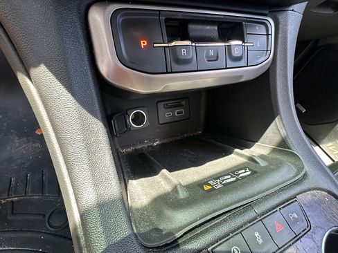 Used 2020 GMC Acadia Denali w/ Technology Package AWD/4WD image 37