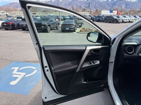 Used 2016 Toyota RAV4 LE image 10