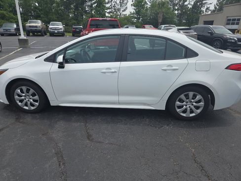 Used 2024 Toyota Corolla LE FWD image 3