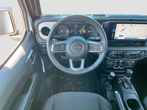 Certified 2025 Jeep Wrangler Unlimited Sahara w/ Safety Group AWD/4WD image 21