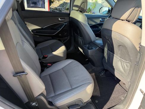 Used 2019 Hyundai Santa Fe XL image 16