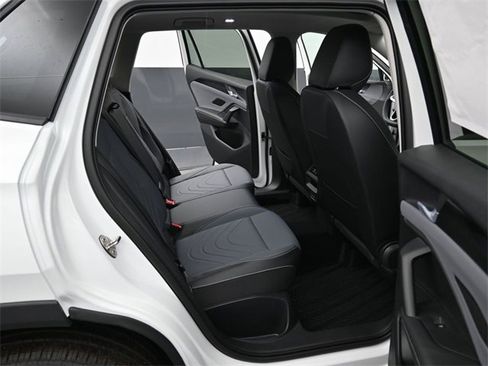 New 2026 Volkswagen Tiguan SE image 13