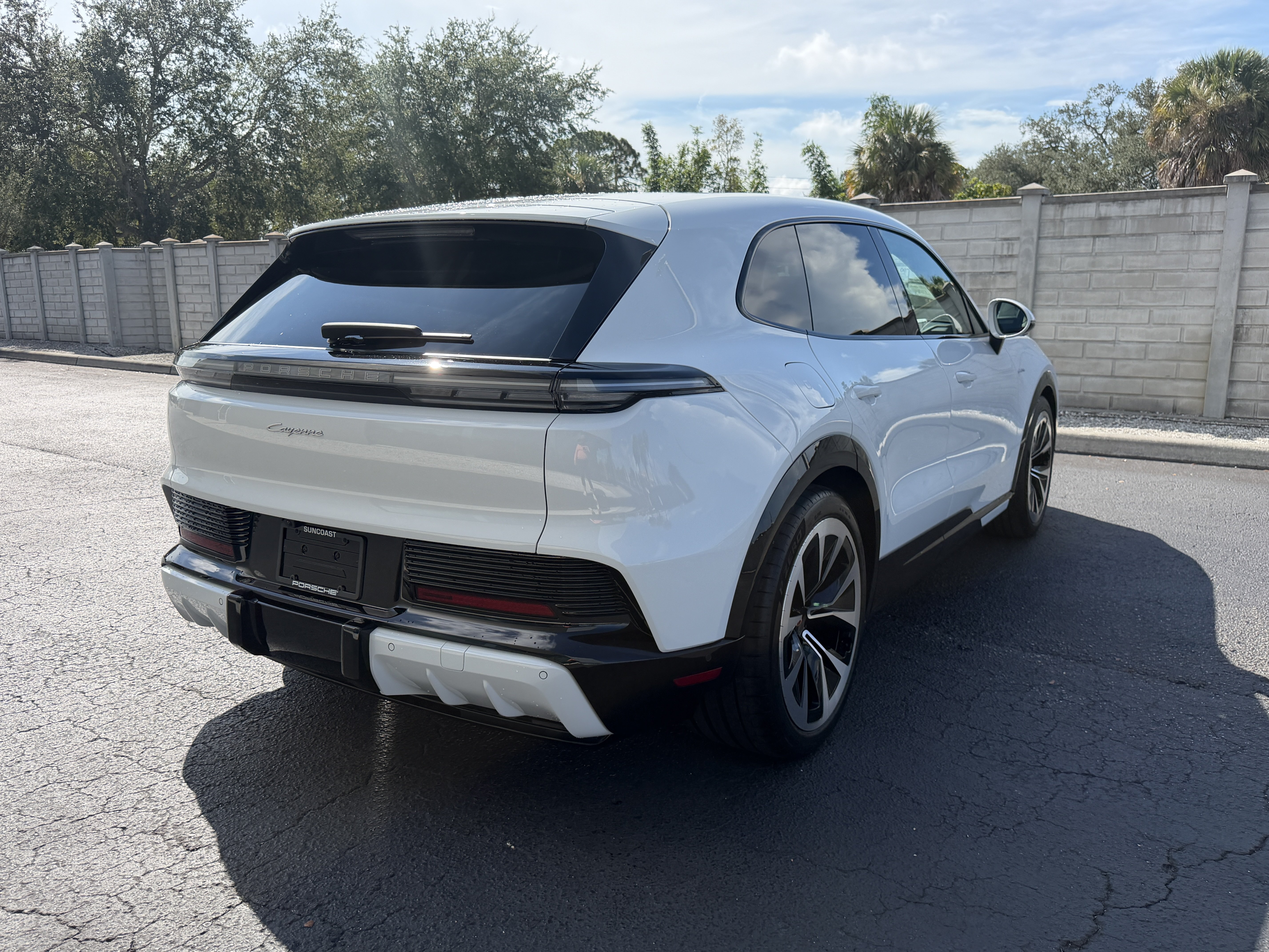 Used 2026 Porsche Cayenne Electric AWD/4WD image 6