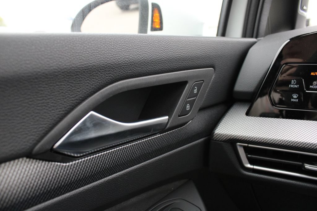 New 2026 Volkswagen GTI SE FWD image 7