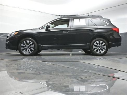 Used 2016 Subaru Outback 3.6R Limited image 38