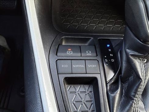Certified 2021 Toyota RAV4 XLE FWD image 6