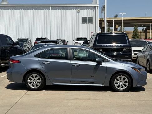Used 2026 Toyota Corolla LE FWD image 3