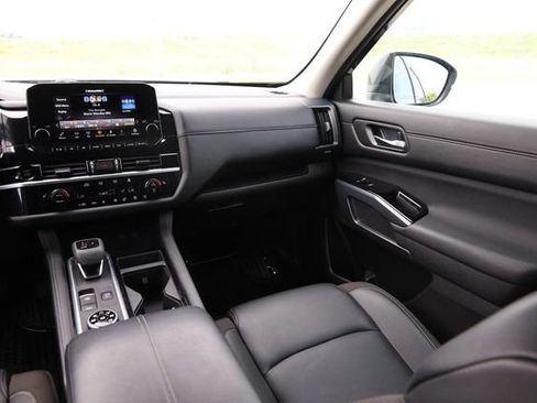 Certified 2025 Nissan Pathfinder SL AWD/4WD image 27